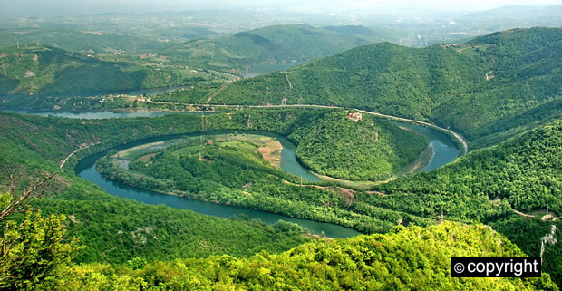 Божанска светлост српске Свете Горе